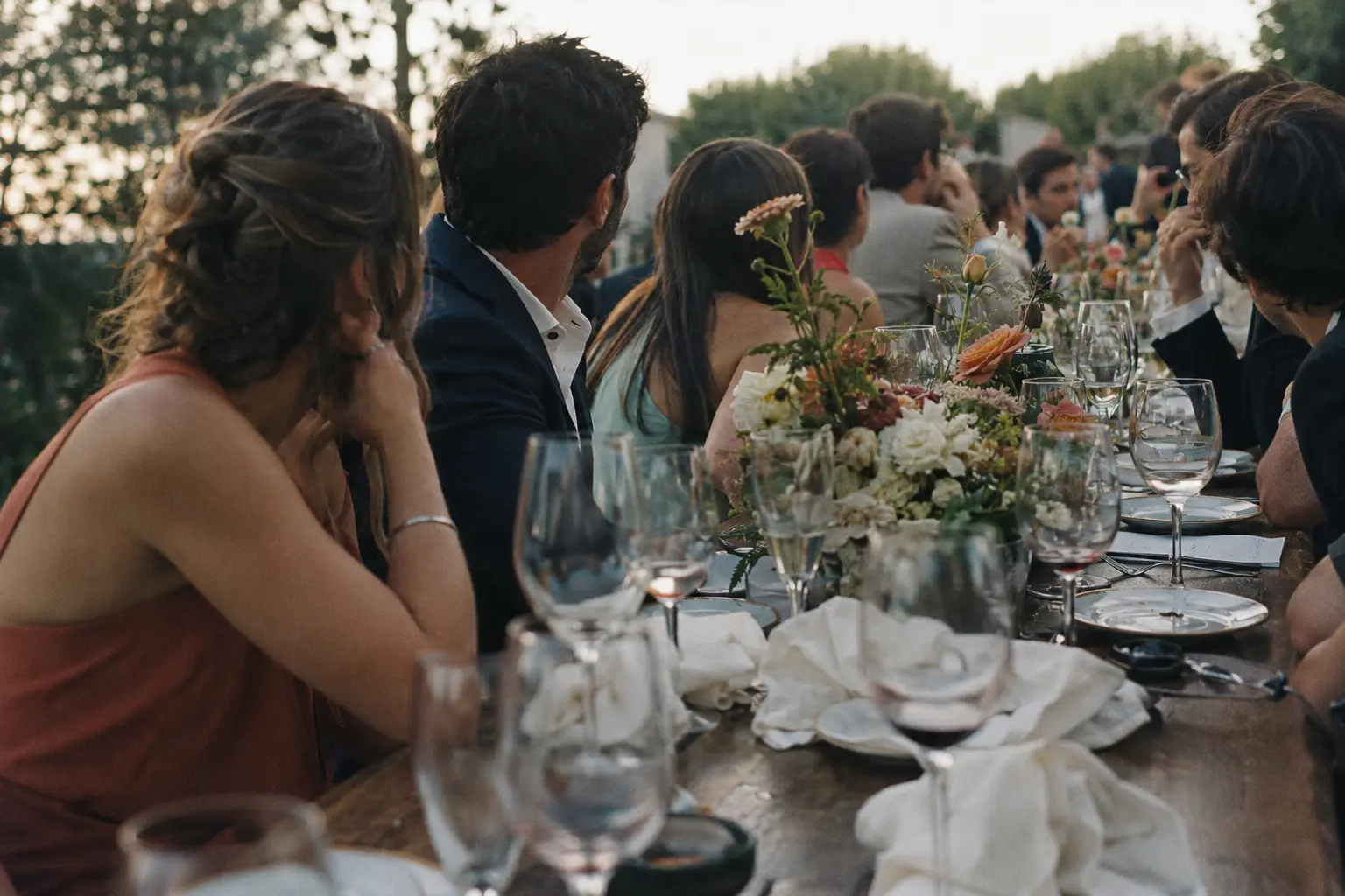 Mesa con invitados